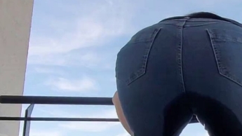 Sexy Natursekt ich pisse mir in meine Jeans und trage meine roten Highheels..auf mehrfachen user…