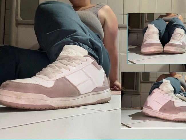 Fetisch Video spritz mir auf meine dreckigen Sneaker