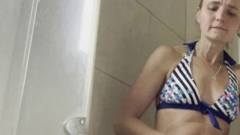 Flipper-Bikini-Squirt Orgasmus-Show