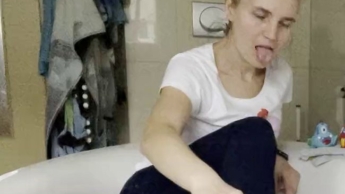 Mega Gummistiefel Show in der Badewanne
