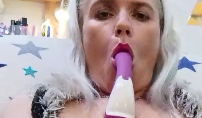 Wilde Milffotze – Vibrator ficken