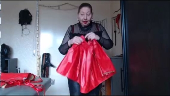rotes Lederröckchen