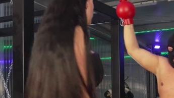 Ballbusting mit Freundin
