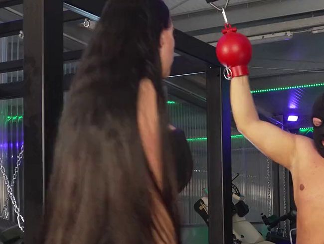 Ballbusting mit Freundin