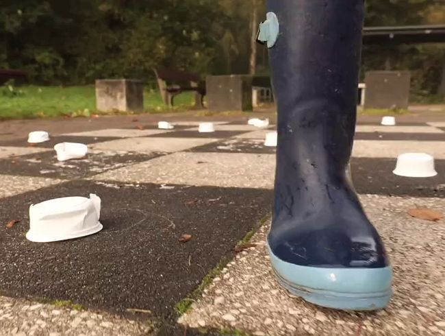 Becher Crushing in Gummistiefel / Rubberboots – so geile Geräusche – Geräuscherlebnis pur