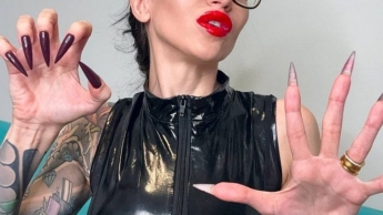 Dunkelviolette lange Nägel und Handjobs, schwarzes PVC an mir