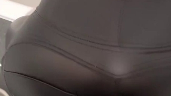 ER SPRITZ MIR AUF MEINE GEILE NEUE FREDDY LEDERHOSE! Und jetzt machst DU genau das gleiche!!