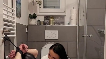 Ekeltraining mit Toilettensuppe