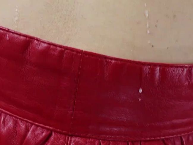 Für Freude von großen, schweren Brüsten und MuMi – Laktation in Leder