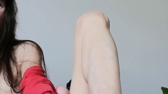 Geiler Footjob mit dem Dildo…mit so schönen Füßen ist das doch ein Traum…?