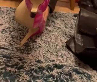 Herrin mit Lederstiefel und Später High Heels