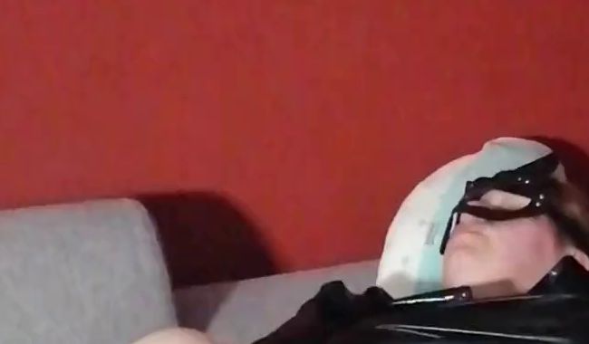 Ich mache es mir selbst in Strumpfhose und High Heels