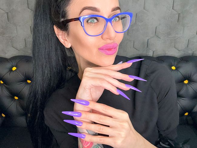 Neue längere Form und neue lila Farbe, Krallen, lange Finger und Handjobs, Spucke, Gesichtsglamour-Fetisch