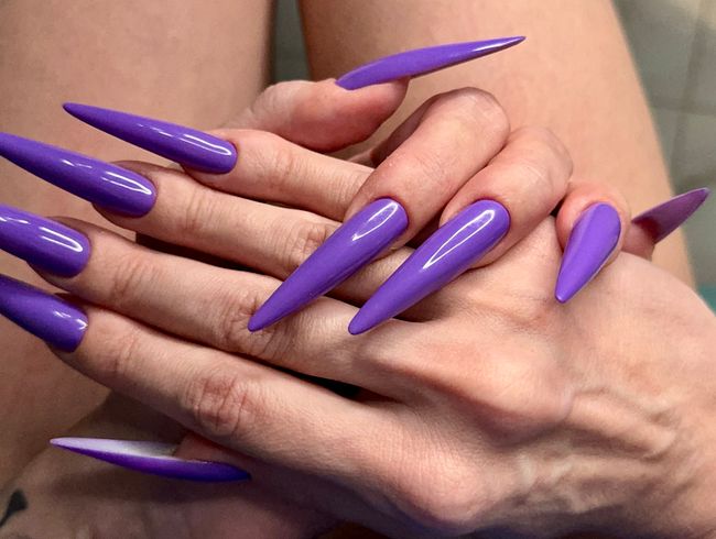 Neue längere Form und neue violette Farbe, Krallen, lange flexible Finger breite Handflächen, Haut kratzen