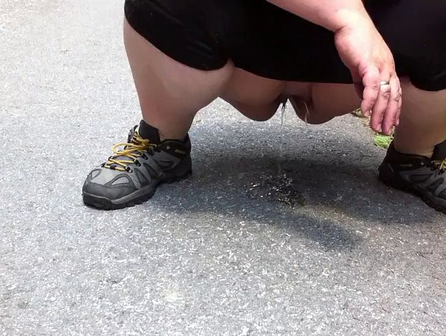 Schnell mal auf die Straße gepisst