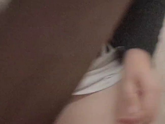 Wunderbares Pinkeln im Badezimmer der Kosmetikerin willst du sehen