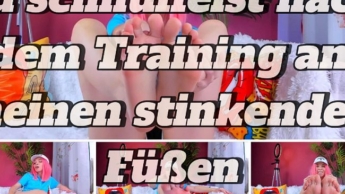 Du schnüffelst nach dem Training an meinen stinkenden Füßen