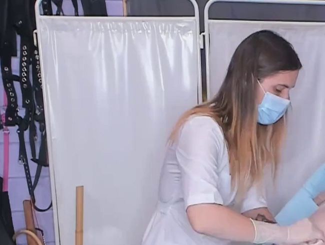 Handjob von einer Krankenschwester mit mehrfacher Orgasmusverweigerung