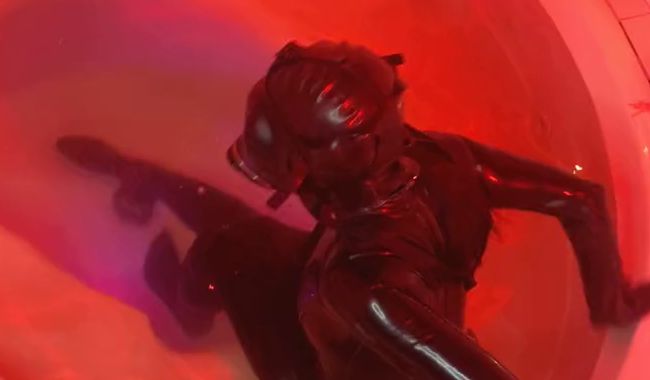 Latex-Catsuit & Gasmaske Inmersión – Experimente mit Atemspielen