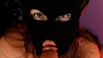 Maske und Schwanz reiben