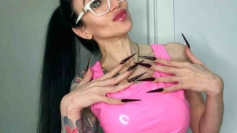 Neue Farbe Lange Nägel, scharfe Stilettos und HEISSE Handjobs mit Spucke, rosa PVC auf mir