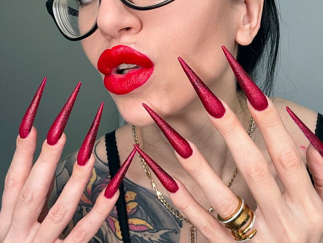 ROT Lange Nägel, scharfe Stilettos, lange Finger lutschen, Spitzenunterwäsche an mir