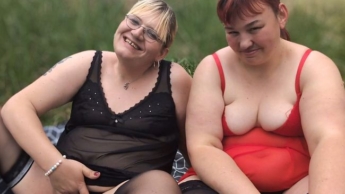 Wichsanleitung mit Sarah & Sofia – Befolge unsere Befehle