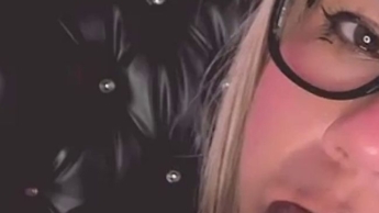 großen schwarzen Schwanz Rauch chaotisch – Mädchen sexy Blondine