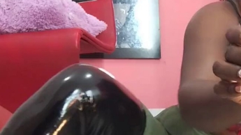 pinkeln in dieses Glas mit zerrissenen Jeans Sumo für Sie