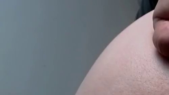 sexy neckische Titten in BH und Latex-Outfit und Arschloch-Nahaufnahme