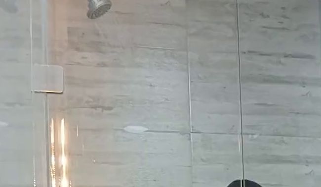 voyeurismus in der Dusche