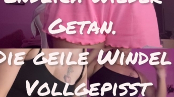 Endlich wieder getan…. Die geile Windel vollgepisst