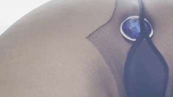 Für euch mein blauer Plug und passend dazu die blauen Fingernägel Teil 1
