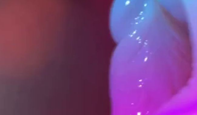 Handjob mit öligem großen Dildo