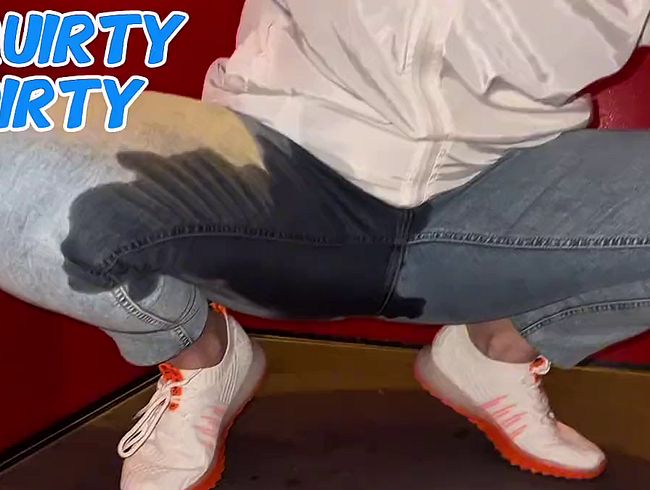 Ich habe mir im Aufzug in die Jeans gepisst und wäre fast erwischt worden
