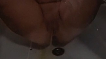 In der Dusche Mal schön aufs Natur Sekt abgelassen