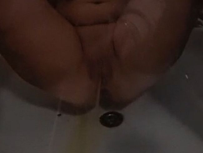 In der Dusche Mal schön aufs Natur Sekt abgelassen