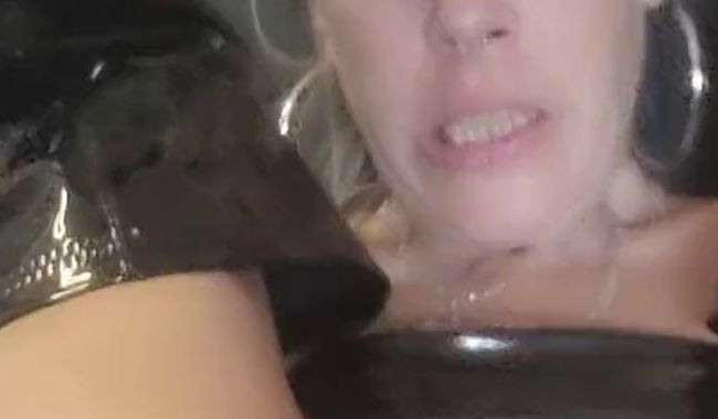 Lack und Anal !!Geil meinem Arsch mit dem Glasdildo besorgt
