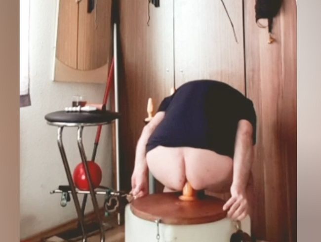 Mal kurz den Dildo benutzen