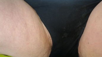 getrocknete Spermaflecken nach der Outdoor Gangbang