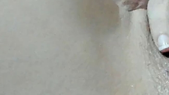 schau dir meinen Natursekt an, meine Pussy ist ganz, ganz nah an der Kamera, ich bin