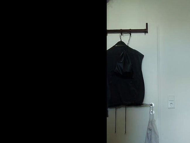 Carmen Nylonjunge probiert Nylon für Ganzkörper