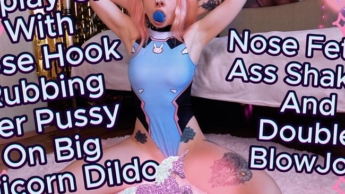 Cosplay-Mädchen mit Nasenhaken, doppelter Blowjob, riesiger Einhorn-Dildo