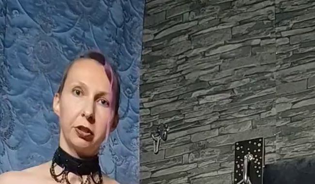 Die Herrin beleidigt und erzieht dich