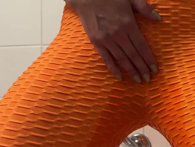 Die geile kleine Pussy, hat leckeren Saft für Dich!!!