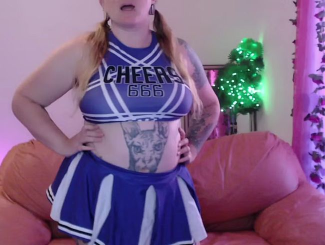 Freche Cheerleaderin gibt Ihnen eine Dosis Realität