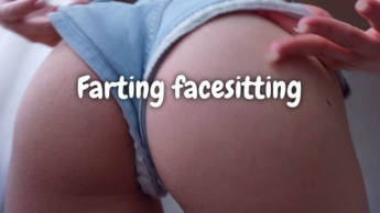 Furzendes Facesitting POV! Perfekter Arsch in kurzen Shorts