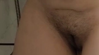 Kleine goldene Versuchung unter der Dusche
