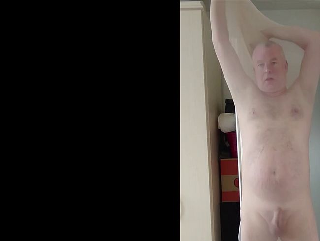 Nylonjunge ist Nackt beim Spaß mit Nylon