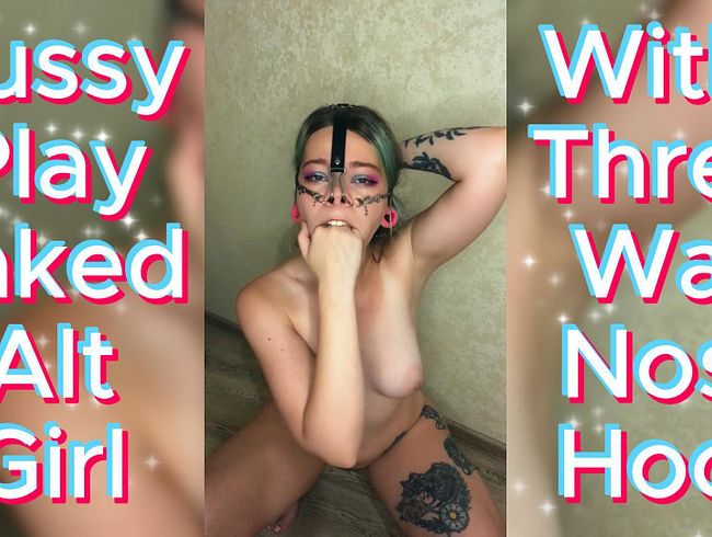 Pussy-Spiel mit nacktem Alt-Girl mit Drei-Wege-Nasenhaken.